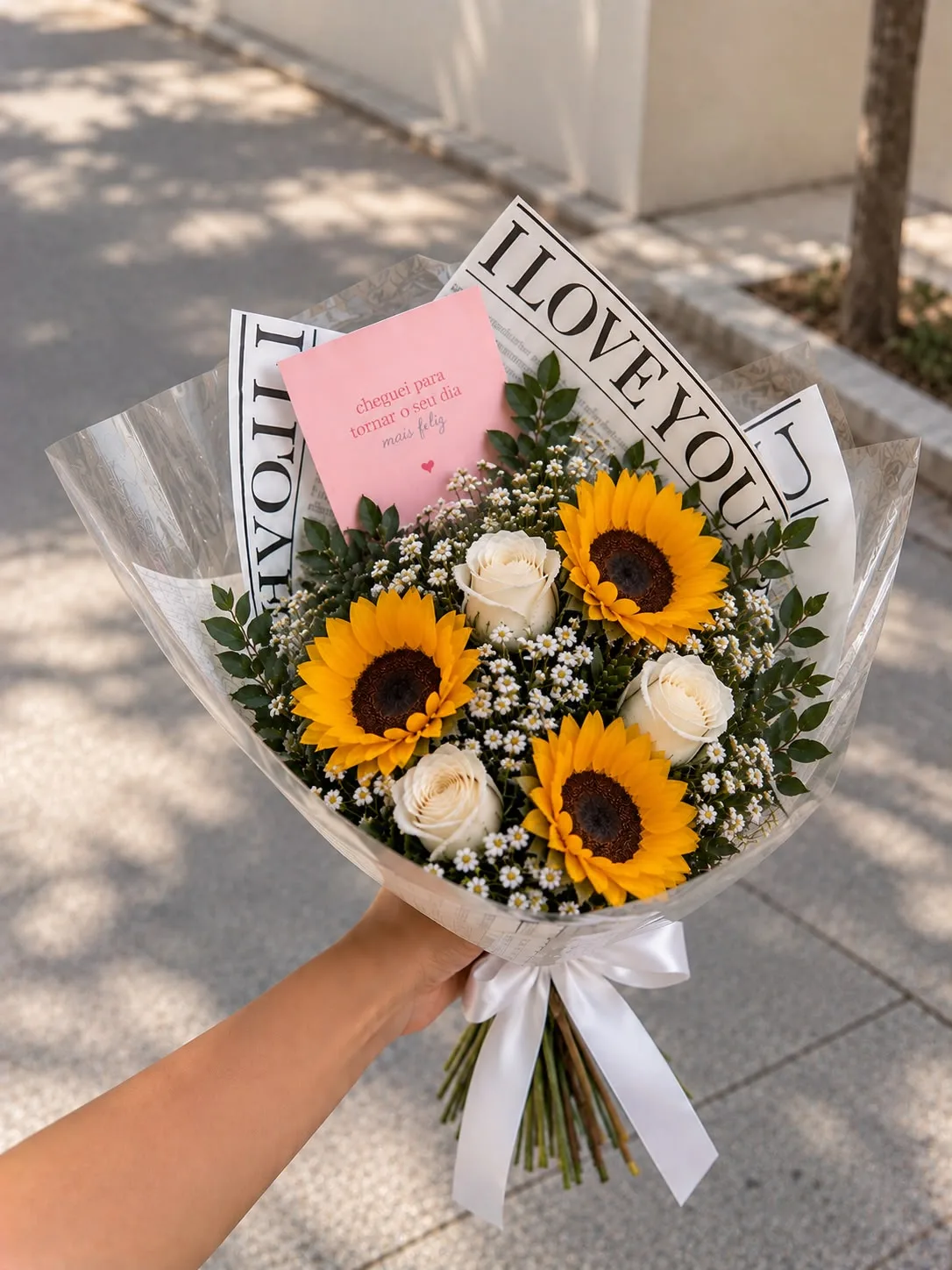 Baby de Rosas Brancas com Girassóis